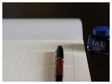 万年筆での筆記を想定して開発した紙